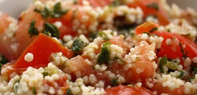 Recept: fit kuskusový salát s fíky a kuřecím masem